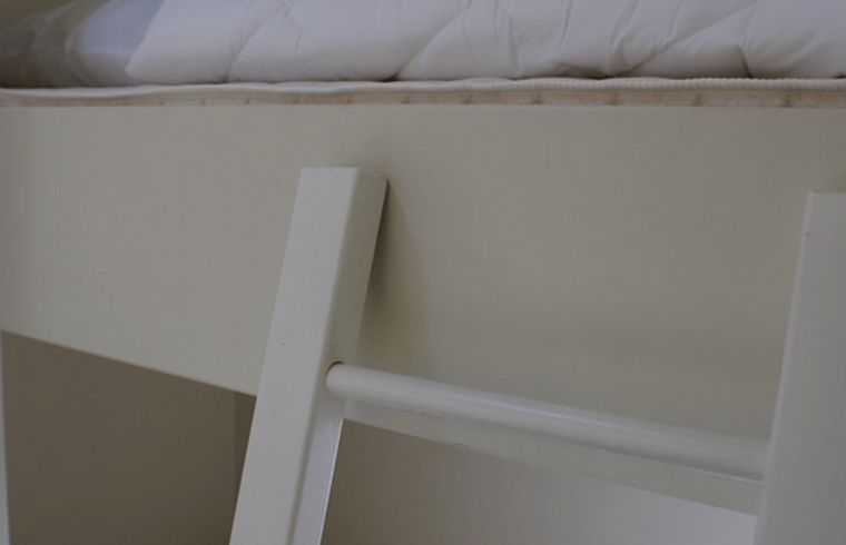 Bovenste bed van stapelbed in Huisje in Wapserveen, vakantiehuis in Zuidwest Drenthe, Drenthe.