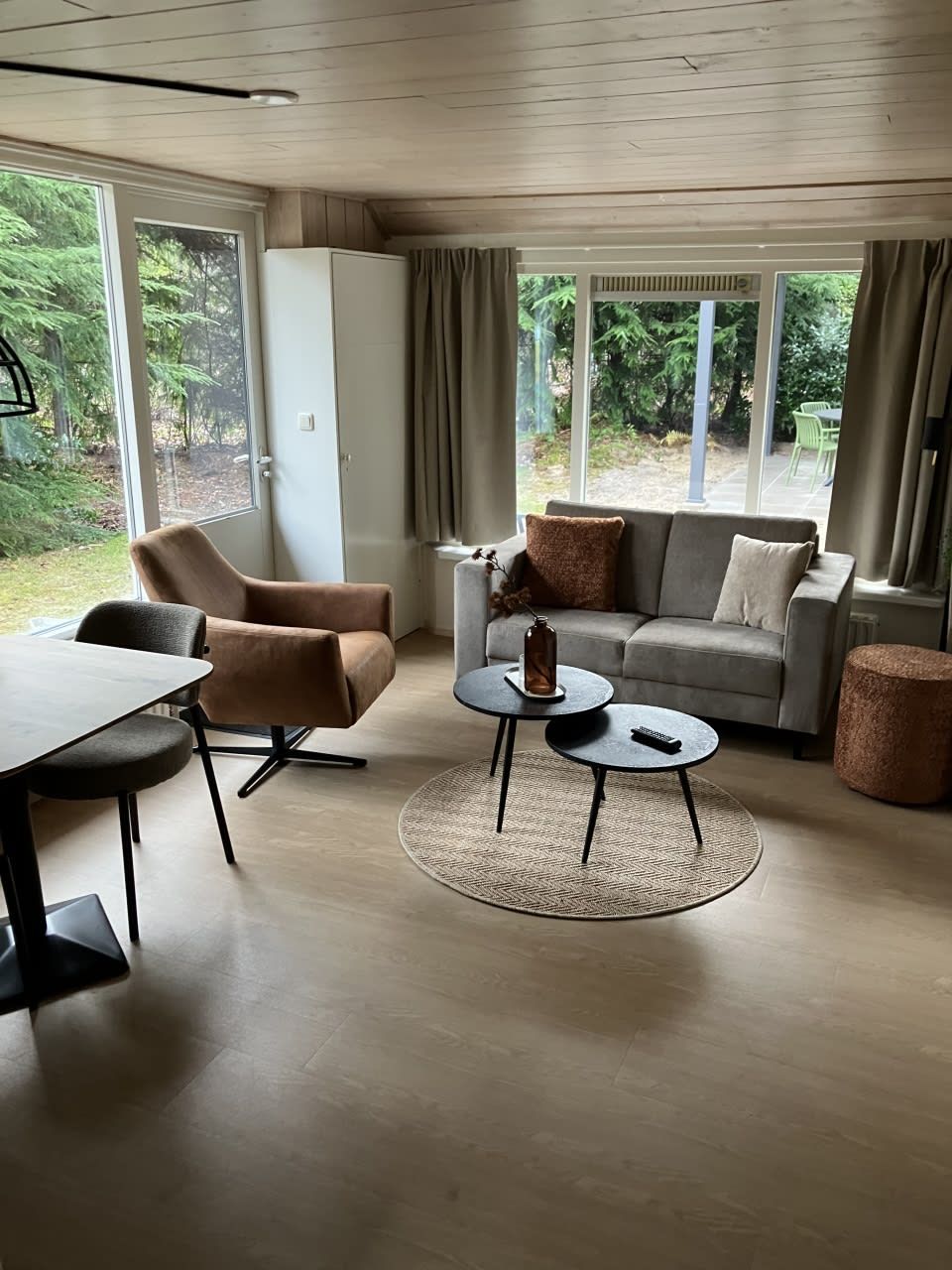 Moderne keuken in Bungalow Orion, Dwingeloo, Zuidwest Drenthe, voorzien van eigentijdse apparatuur en strakke afwerking.