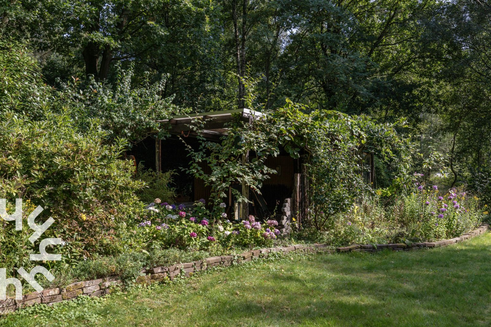 Luxe badkamer met bad in DG1780 vakantiewoning in Pesse, Drenthe.