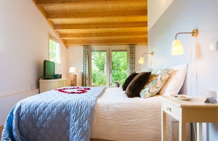 Gemuetliches Schlafzimmer im Ferienhaus in Ruinerwold, ideal fuer einen erholsamen Aufenthalt im Suedwesten von Drenthe.