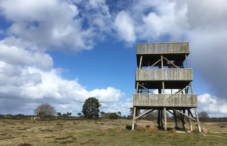 Uitkijktoren in de buurt van Zorgvlied, Zuidwest Drenthe, met panoramisch uitzicht over de omgeving.