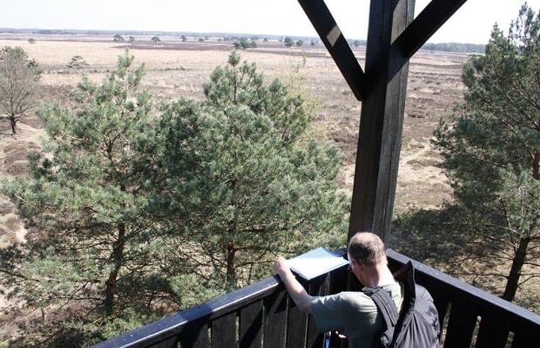 Uitzicht vanaf uitkijktoren in Zorgvlied, Zuidwest Drenthe, met weids uitzicht over de natuur.