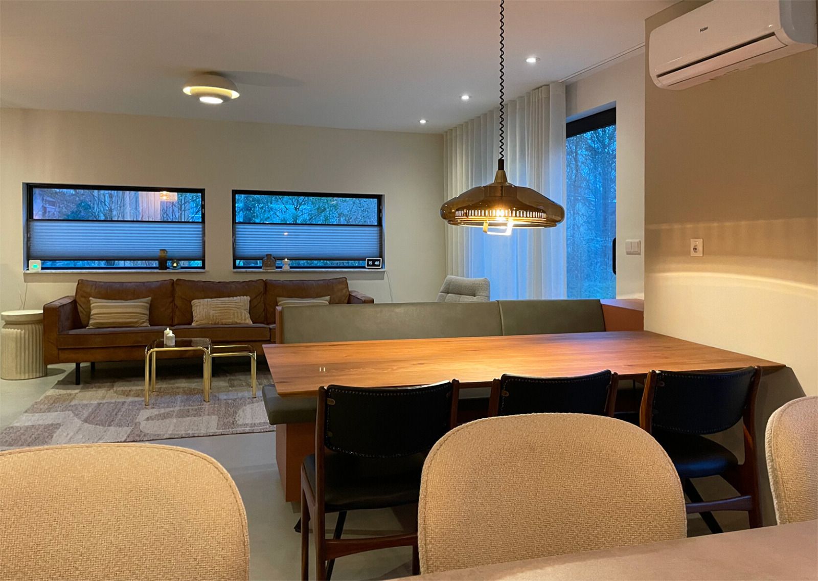 Sfeervolle slaapkamer in vakantiehuis DG2025 in Zorgvlied, Zuidwest Drenthe, met een comfortabel bed en rustieke inrichting.