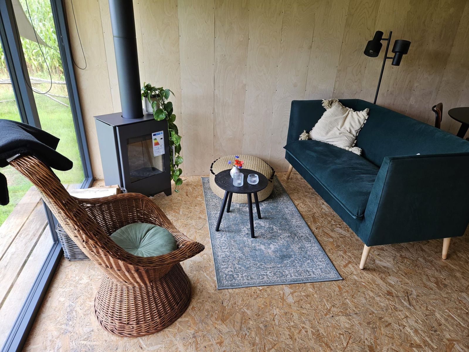 Gezellige binnenruimte van DG1834 in Vledder, Zuidwest Drenthe, met comfortabele zitplek.