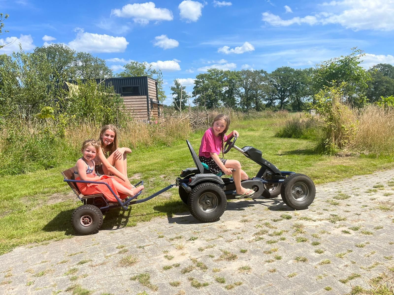 Buitenkant van DG1834, Vledder, Zuidwest Drenthe, met prachtig uitzicht op het platteland.