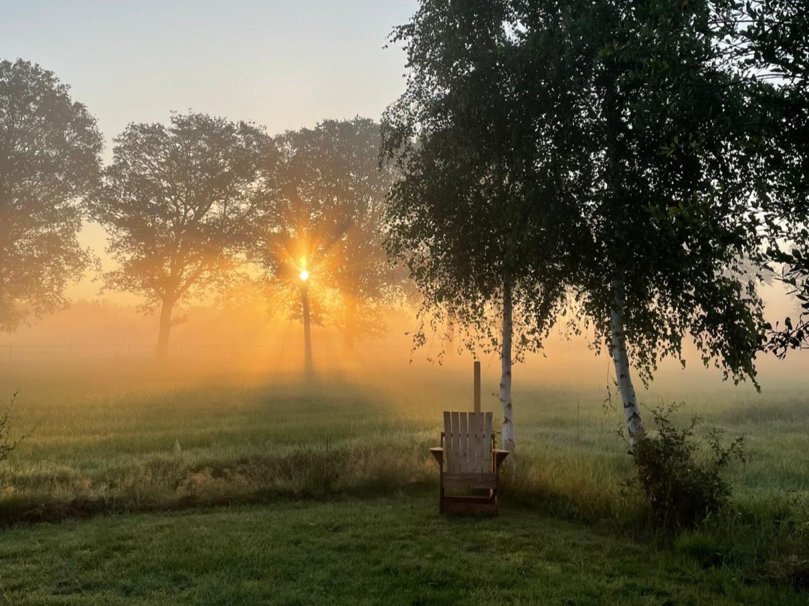Hot tub naast vakantiehuis DG1834, Vledder, Zuidwest Drenthe, voor een ontspannen verblijf.