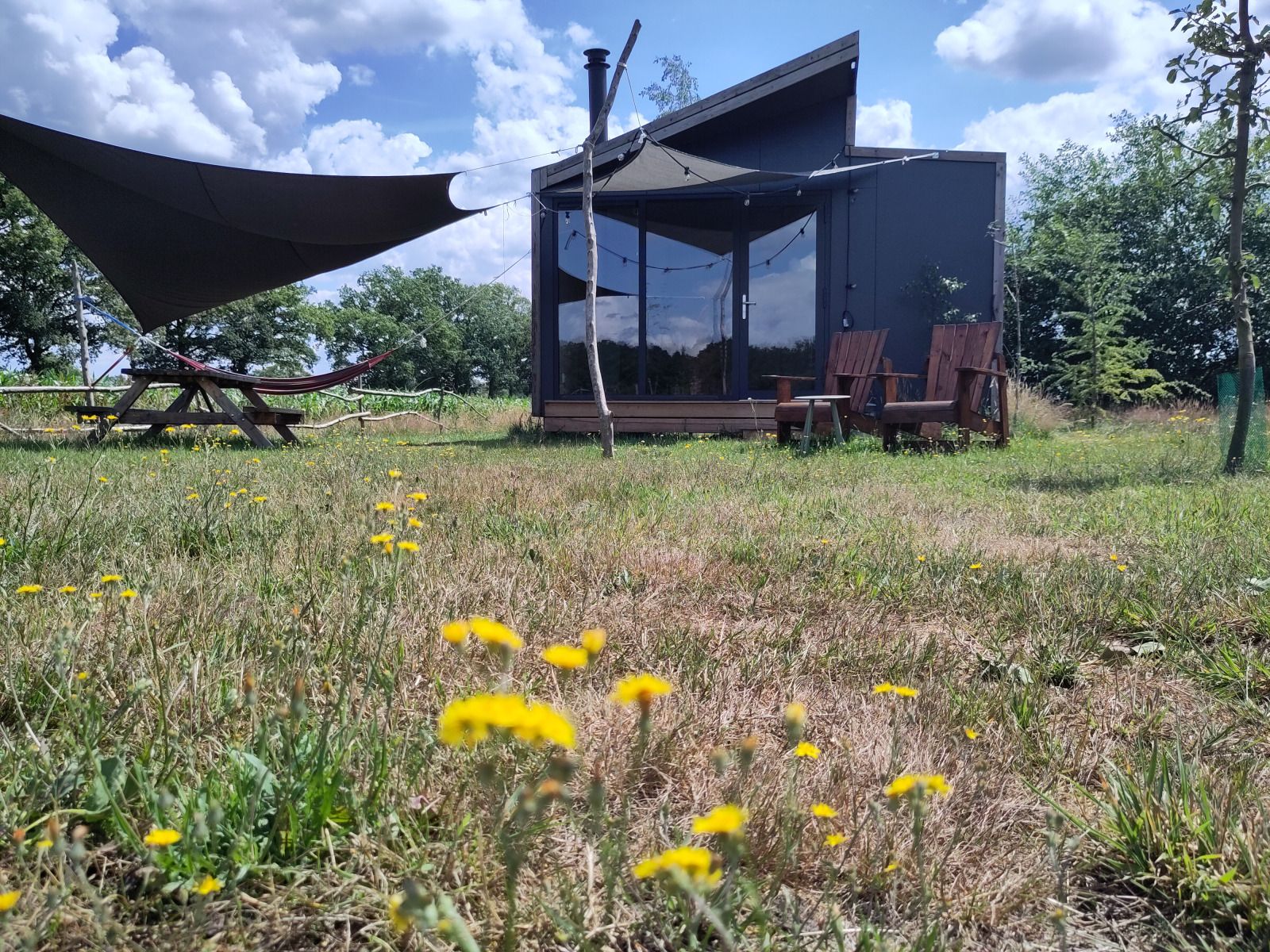 Gezellig samenzijn in de hot tub van DG1834, Vledder, Zuidwest Drenthe, tijdens de avond.