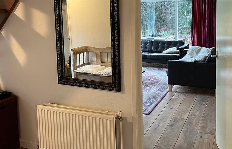 Flur mit Spiegel im Ferienhaus in Wateren, Westerveld, Ferienhaus im waldreichen Suedwest-Drenthe.
