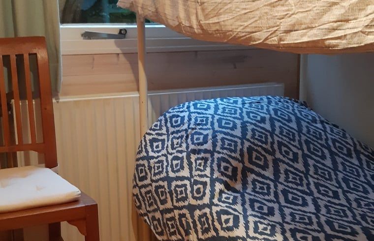 Bunk bed in children's room of Huisje in Koekange, vacation home in Southwest Drenthe, ideal for families.