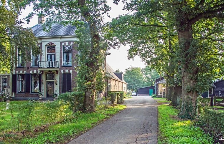 Historisch pand nabij vakantiehuisje in Koekange, gelegen in de groene omgeving van Zuidwest Drenthe.
