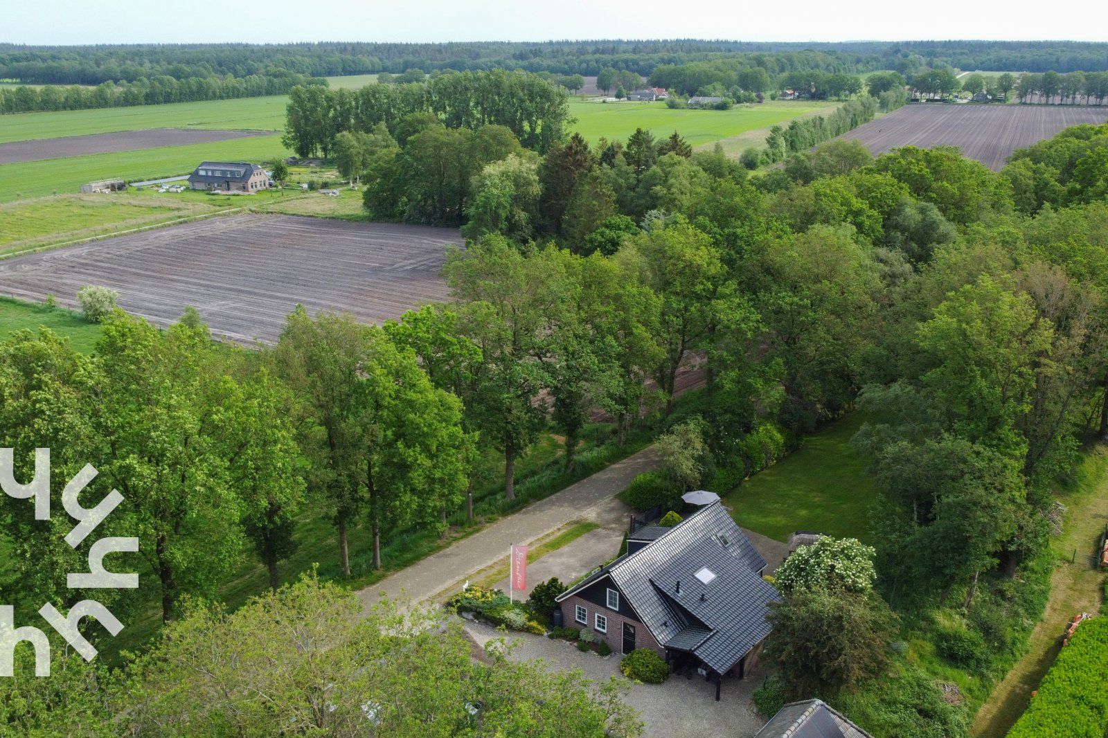 Kompakte Toilette mit Waschbecken im Ferienhaus DG940 in Koekange, Drenthe.