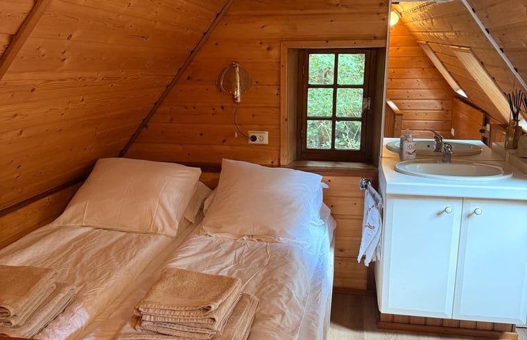 Moderne Kueche im Ferienhaus in Uffelte, komplett ausgestattet fuer einen komfortablen Aufenthalt in Drenthe.