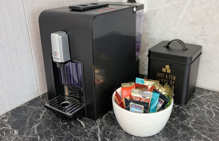 Koffiecorner van Huisje in Elim, vakantiehuis in Elim, Zuidwest Drenthe, met diverse koffieopties.