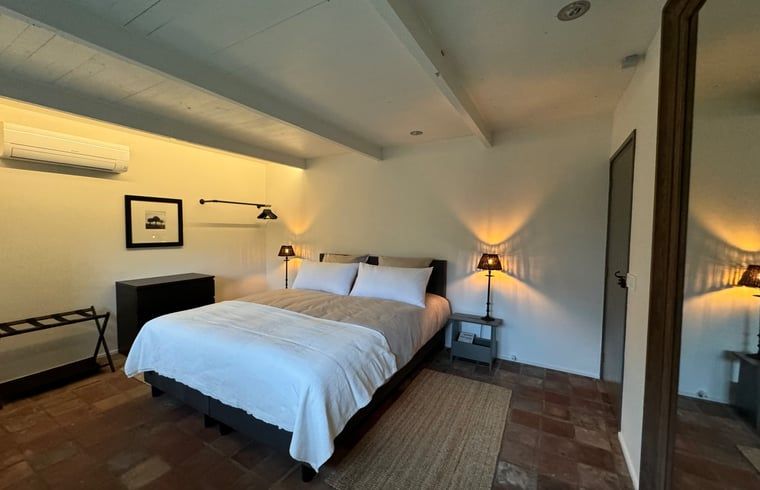 Schlafzimmer im Ferienhaus in Ansen, Sued-West Drenthe mit Doppelbett.