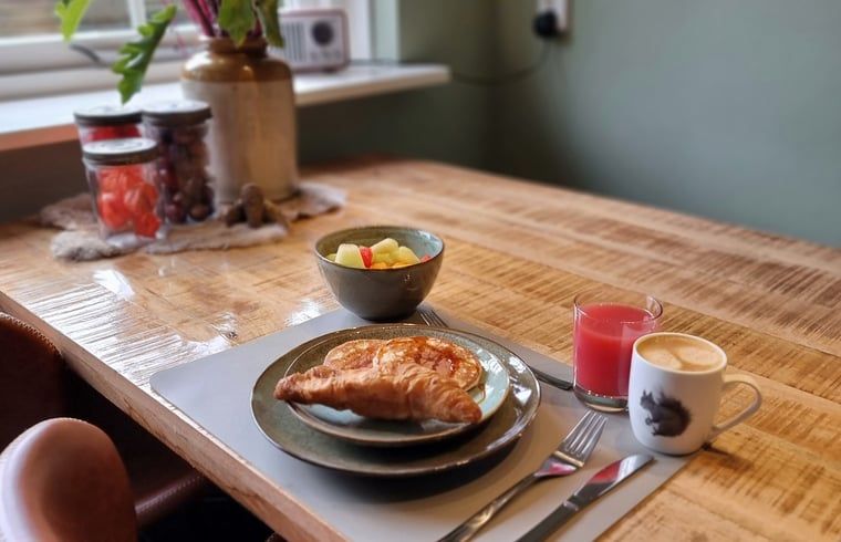 Helle Kueche im Ferienhaus in Oude Willem, Suedwest-Drenthe, ideal fuer gemuetliche Mahlzeiten.