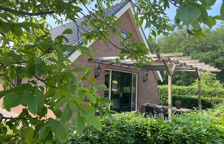 Vakantiehuisje in Hollandscheveld met groene veranda in Zuidwest Drenthe, Drenthe.