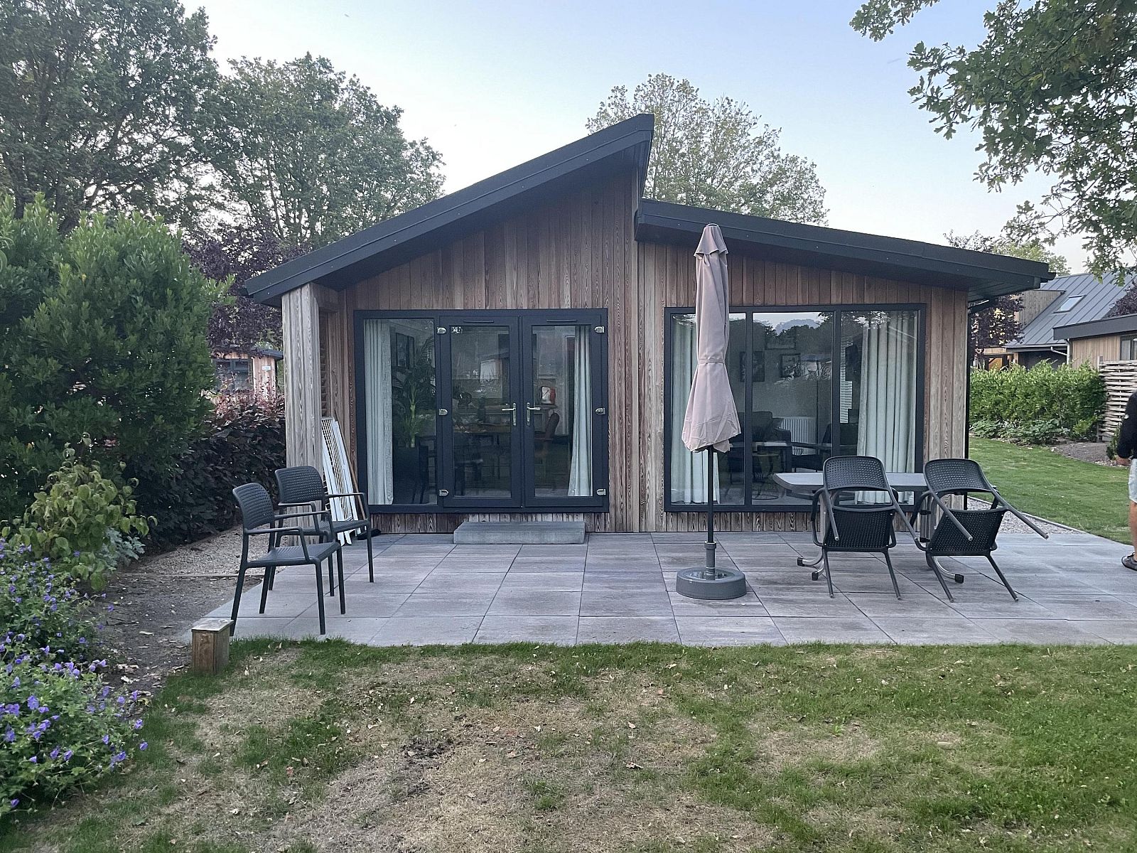 Vrijstaande woning in Biddinghuizen, vakantiehuis omgeven door groene natuur in Oostelijk Flevoland, ideaal voor rust en ontspanning.