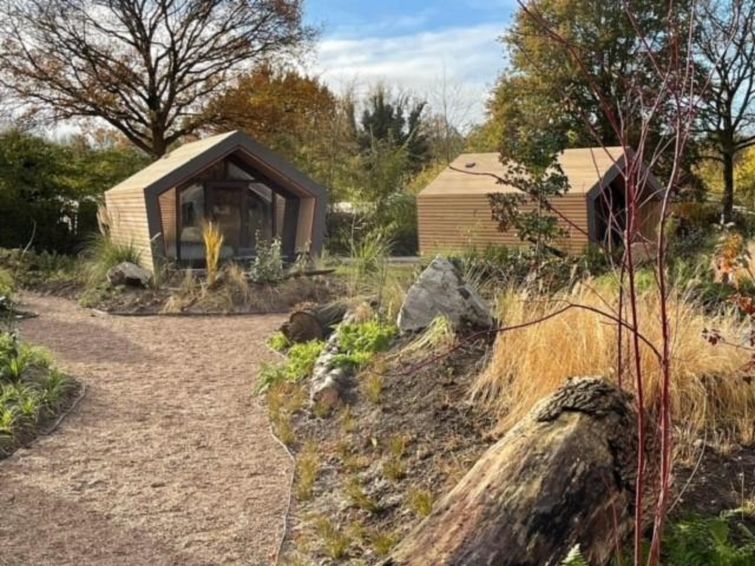 Vakantiehuis Solo Retreat 2 in Biddinghuizen biedt een moderne glamping ervaring te midden van de natuur van Flevoland.