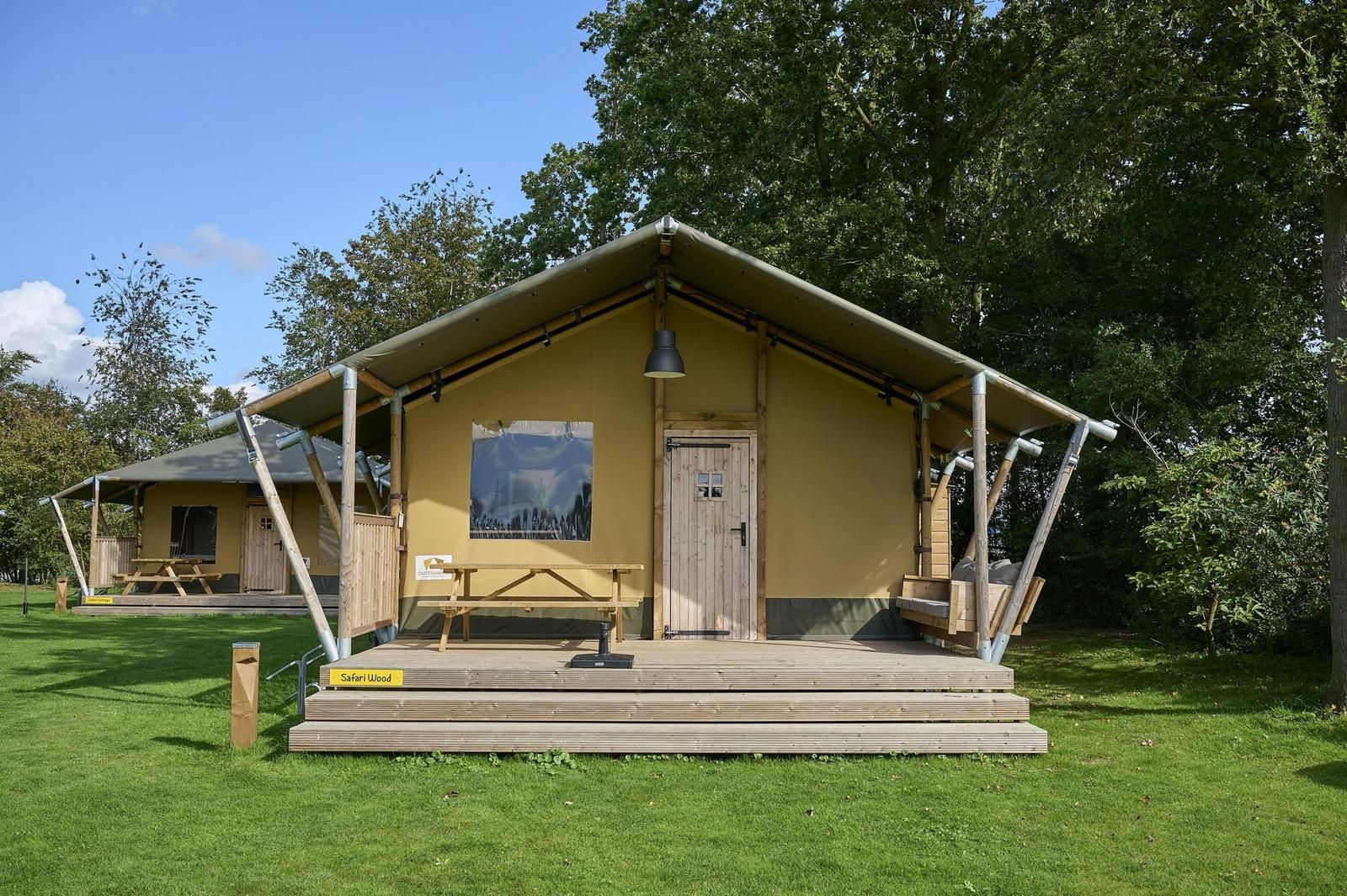 Safari tent Wood in Biddinghuizen with spacious veranda and green surroundings, ideal for 4-6 people in Flevoland.