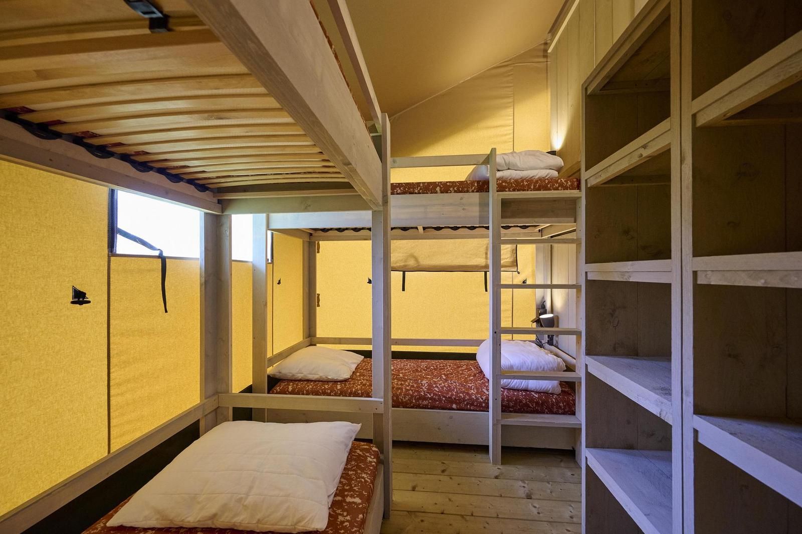 Cozy kids' room with bunk beds in Safari Tent Wood, Biddinghuizen, ideal for families in Flevoland.