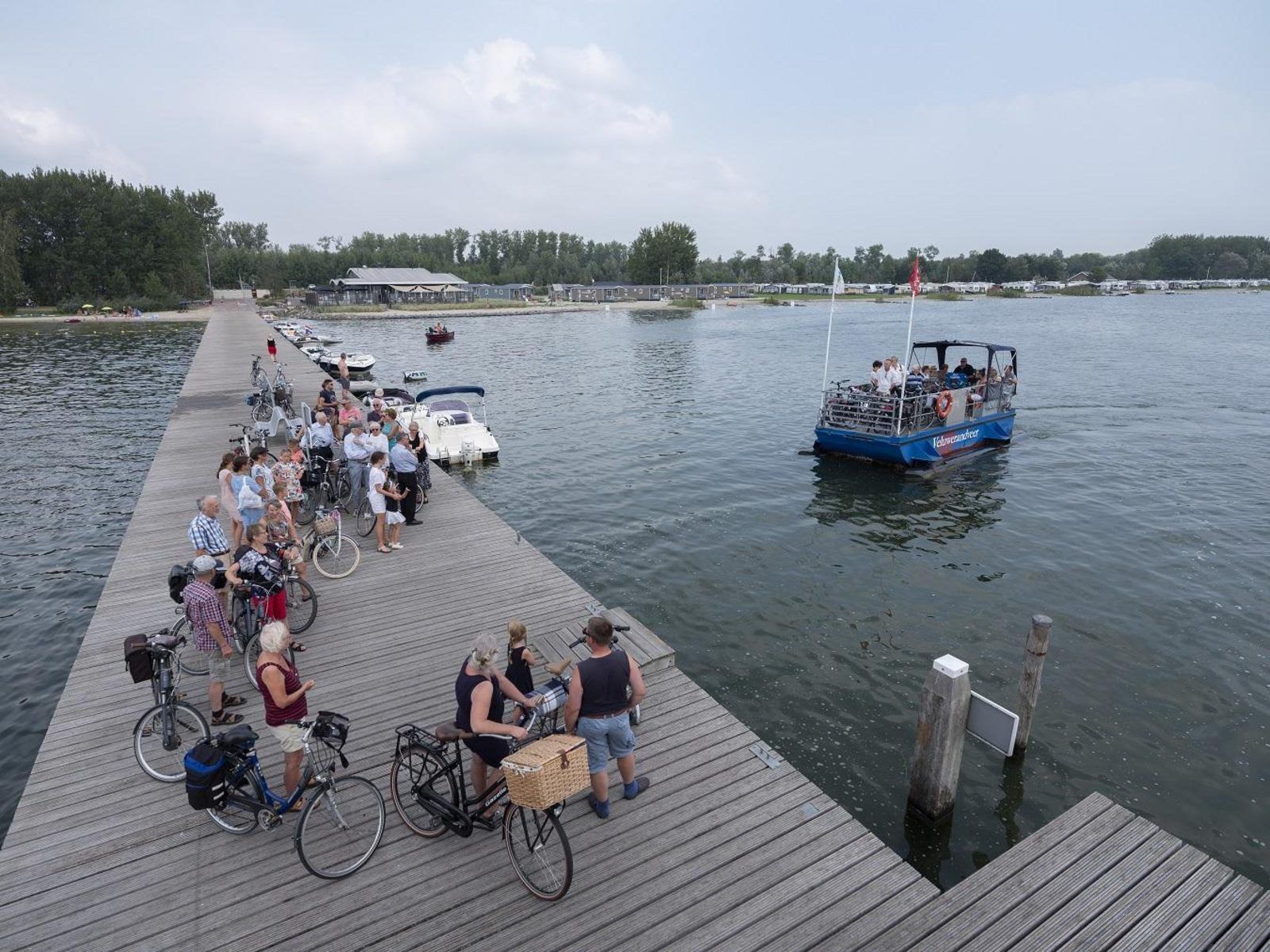 Ferry at the jetty of Safaritent Wood, Biddinghuizen, for a day out on the water in Flevoland.