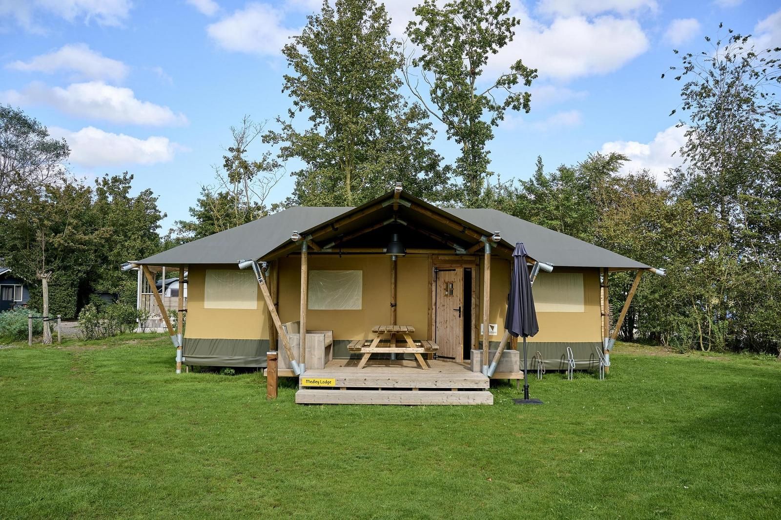 Medley Lodge in Biddinghuizen, eine luxurioese Glamping-Lodge mitten im Gruenen in Ost-Flevoland, Flevoland.