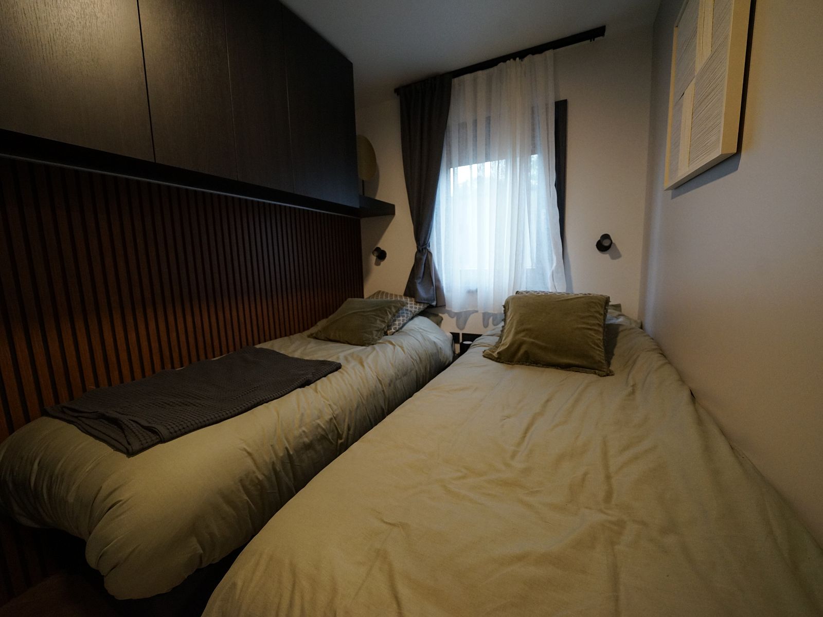 Tweede slaapkamer in Chalet in Biddinghuizen, vakantiehuis in Flevoland met twee comfortabele bedden.