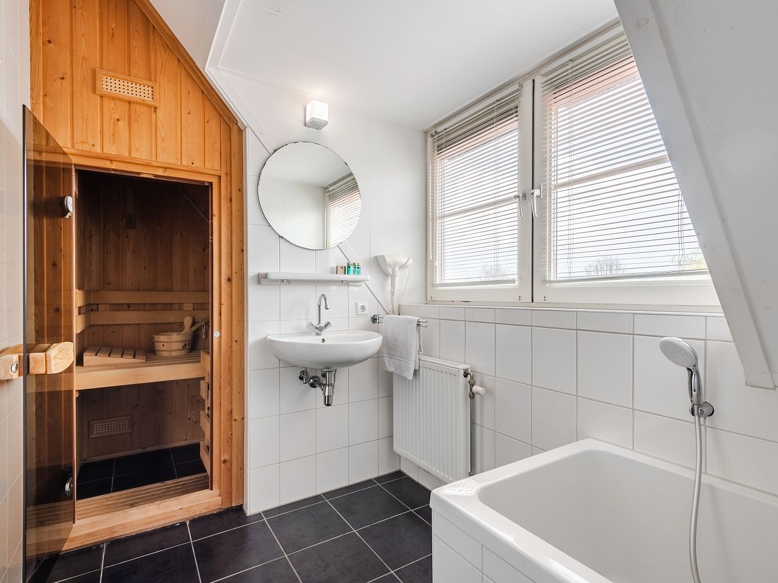 Verblijf 210115 - Bungalow Oostelijk Flevoland - Waterparc Veluwemeer | 6-persoons villa | 6C3