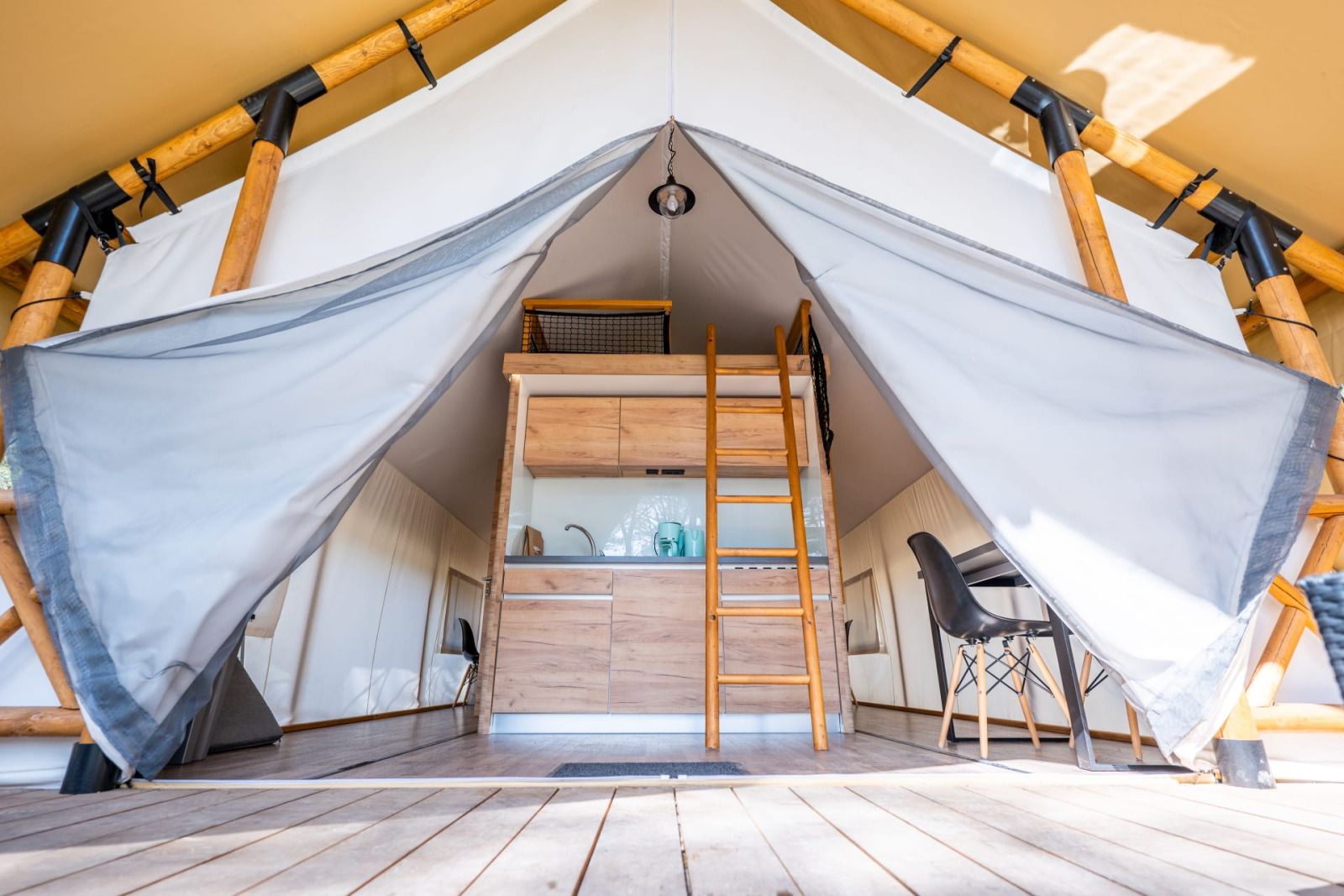 Guest house 2101165 - Tent house Oostelijk Flevoland - Glampingtent Beachfront Luxe