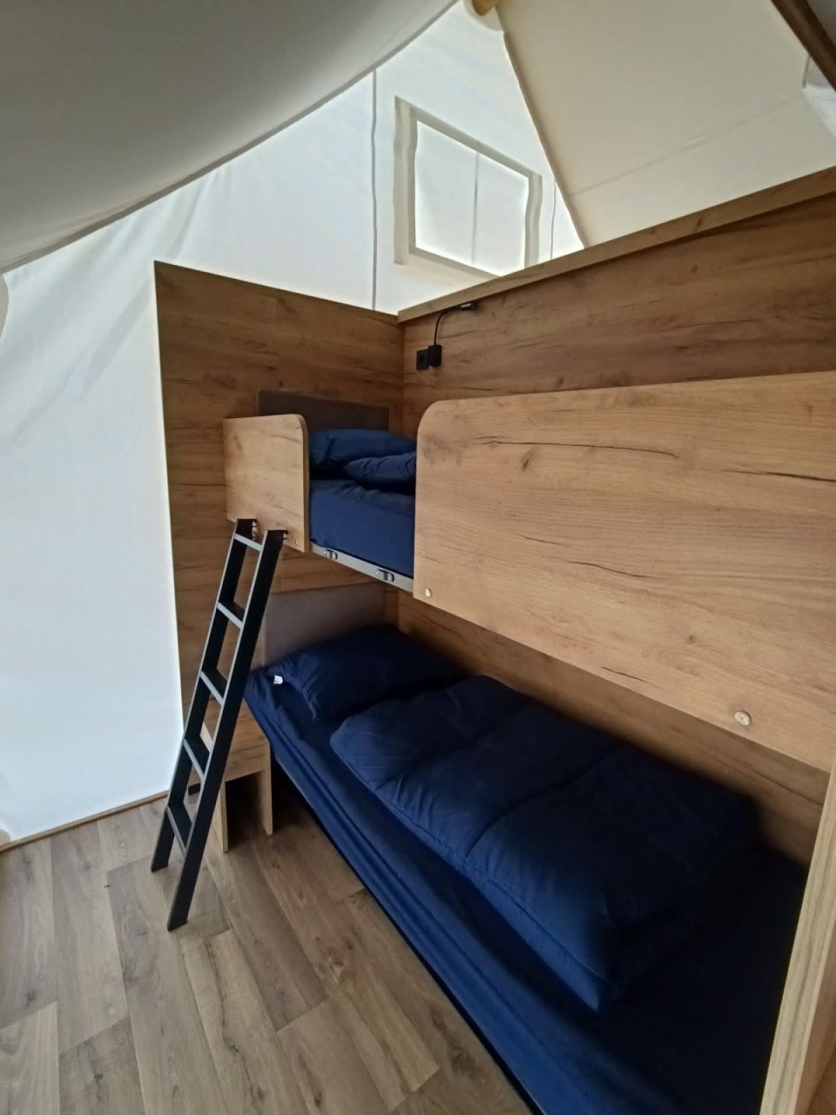 Guest house 2101165 - Tent house Oostelijk Flevoland - Glampingtent Beachfront Luxe