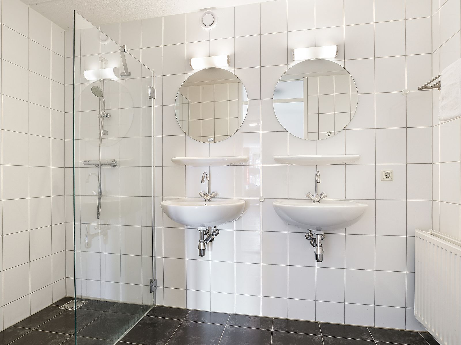 Guest house 2101208 - Bungalow Oostelijk Flevoland - Waterparc Veluwemeer | 16-persoons villa | 16N