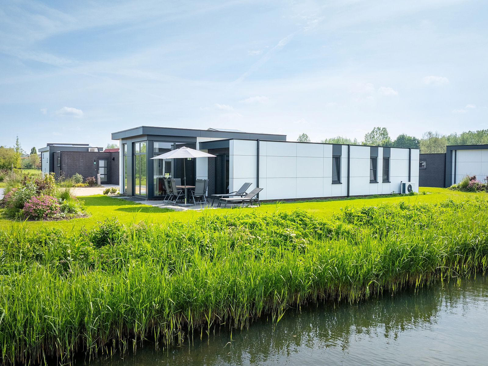 Verblijf 2101220 - Bungalow Oostelijk Flevoland - Waterparc Veluwemeer | 6-persoons welness bungalow | 6ELW