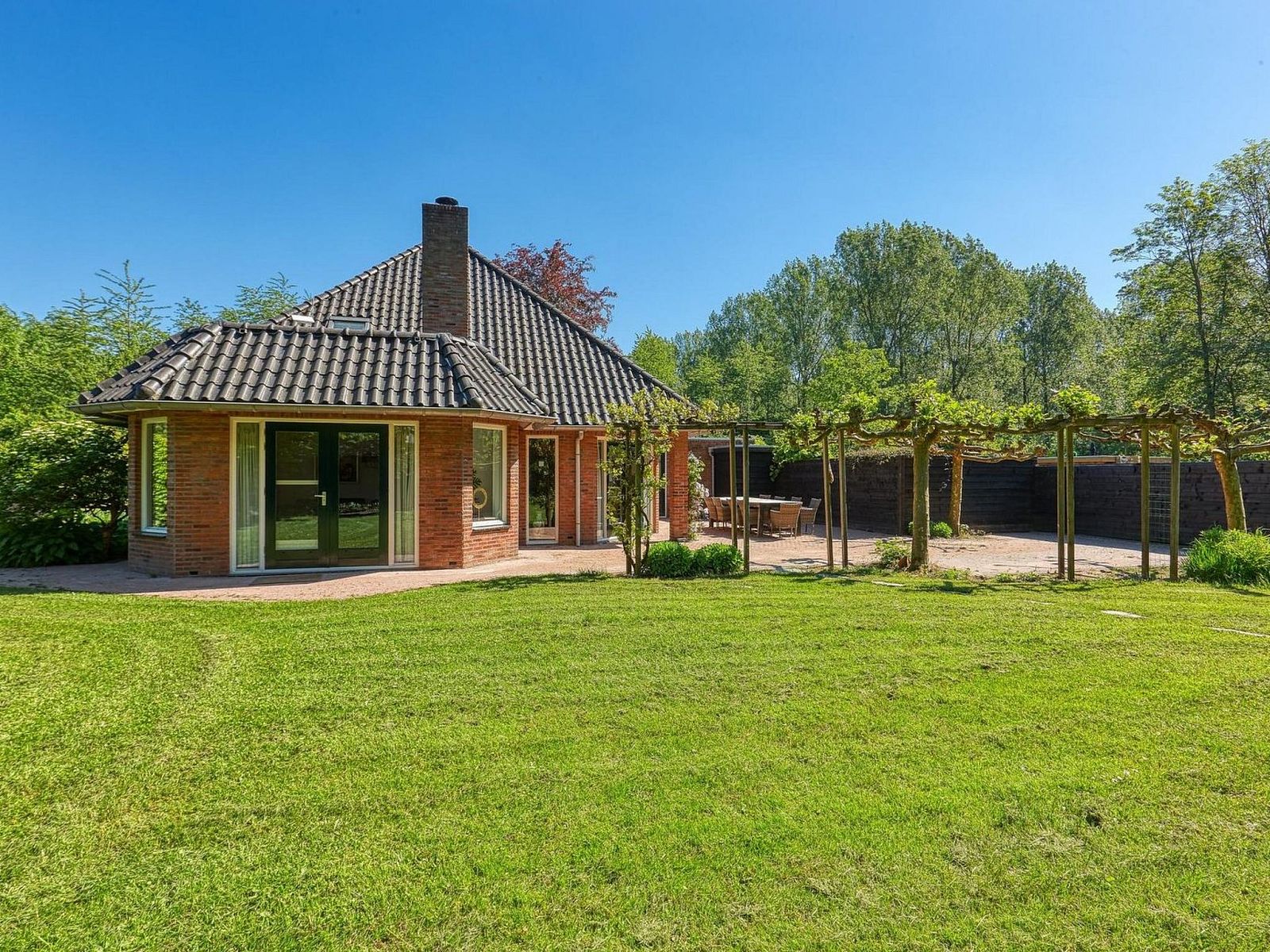 Guest house 2202154 - Holiday property Zuidelijk Flevoland - Vakantiehuis De Glamping - Villa met slaaplodge & wellness
