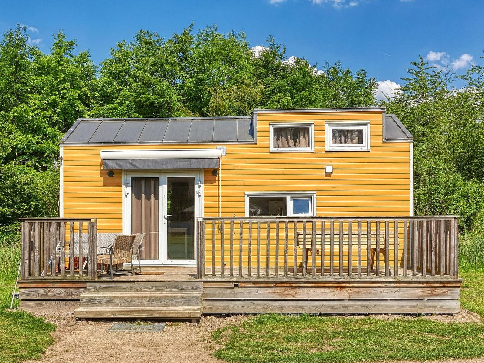 Verblijf 2202156 - Vakantiewoning Zuidelijk Flevoland - Vakantiehuis De Glamping - Gele Tiny House | 5p