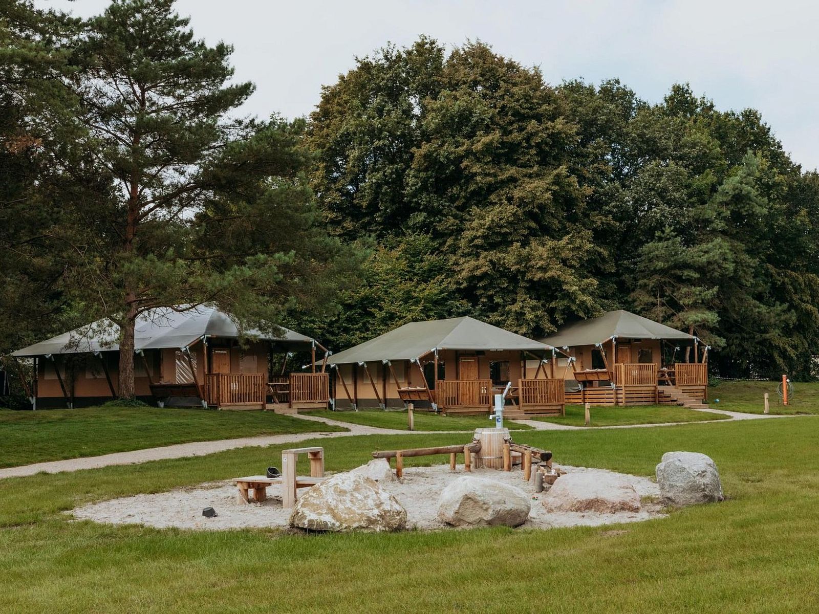 Verblijf 2202170 - Vakantiewoning Zuidelijk Flevoland - Vakantiehuis De Glamping - Trio Lodge | 18p