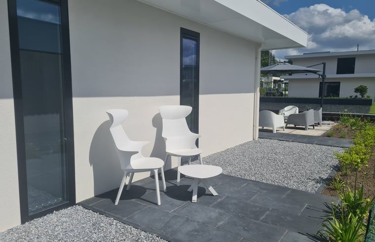 Sitzplaetze in der Sonne im Ferienhaus in Zeewolde, Flevoland.