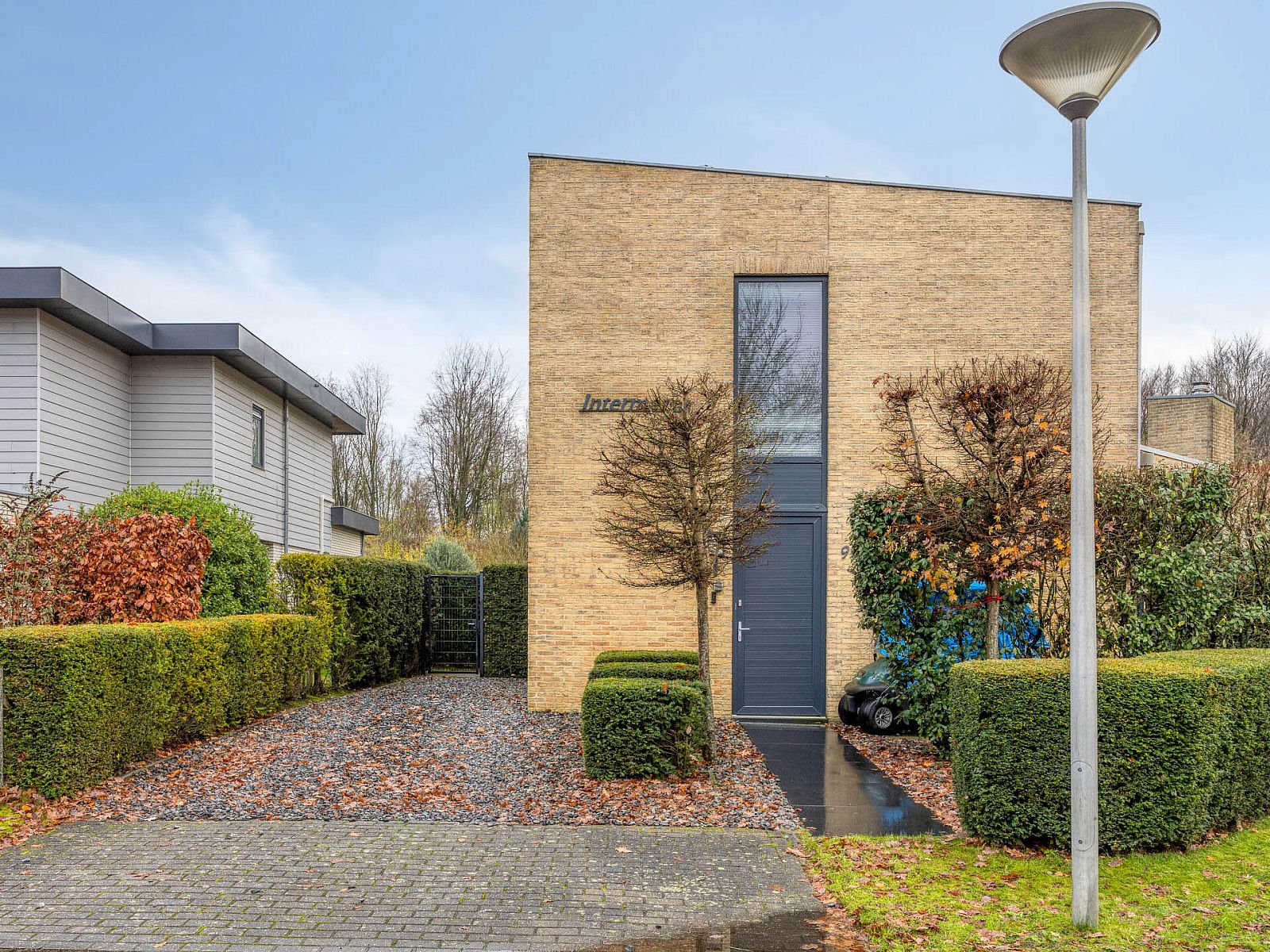 Detached house in Zeewolde, Southern Flevoland: modern vacation home with spacious driveway and surrounded by greenery in Flevoland.