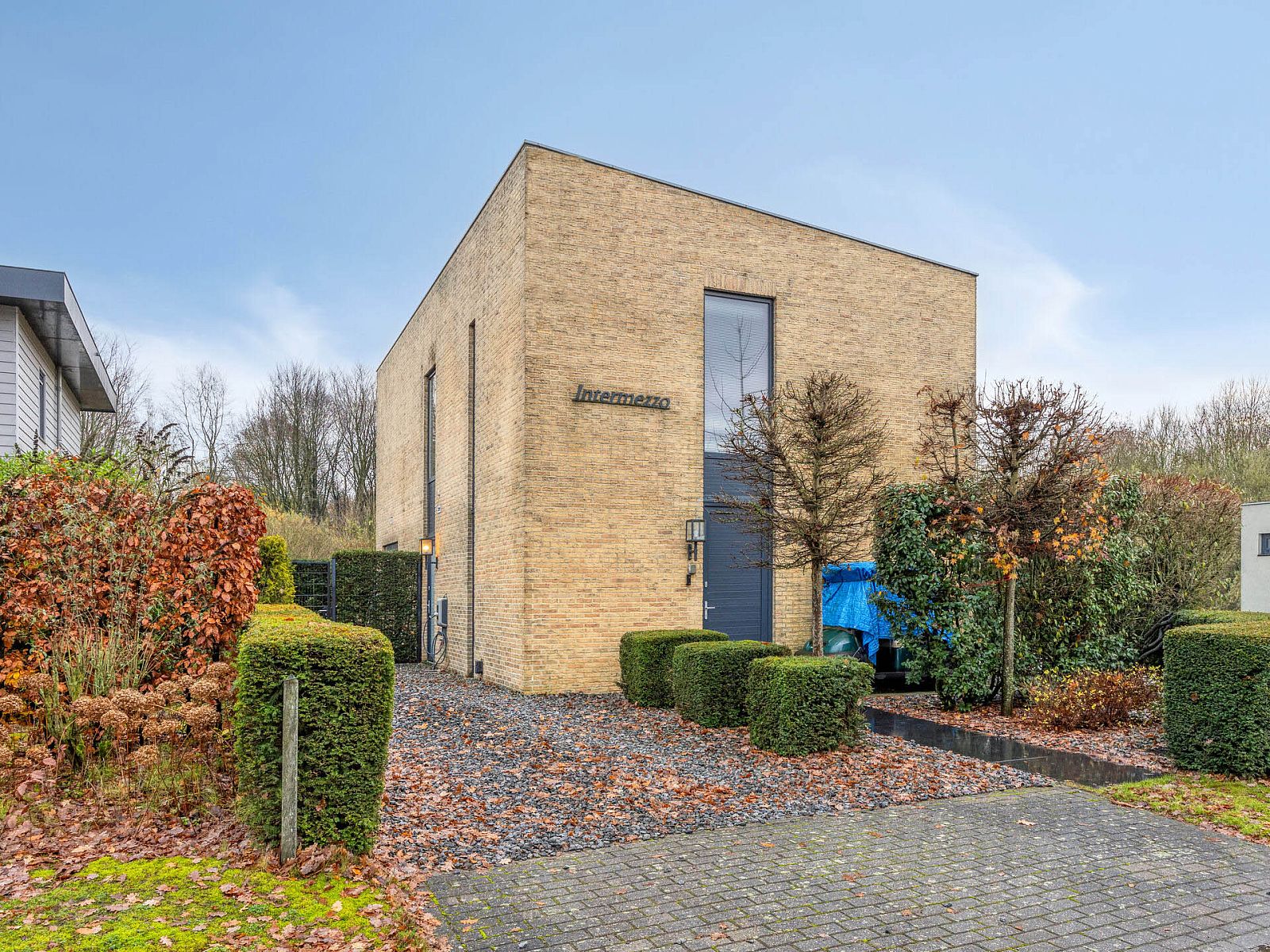 Detached house in Zeewolde, a vacation home in Flevoland, surrounded by nature and modern architecture.