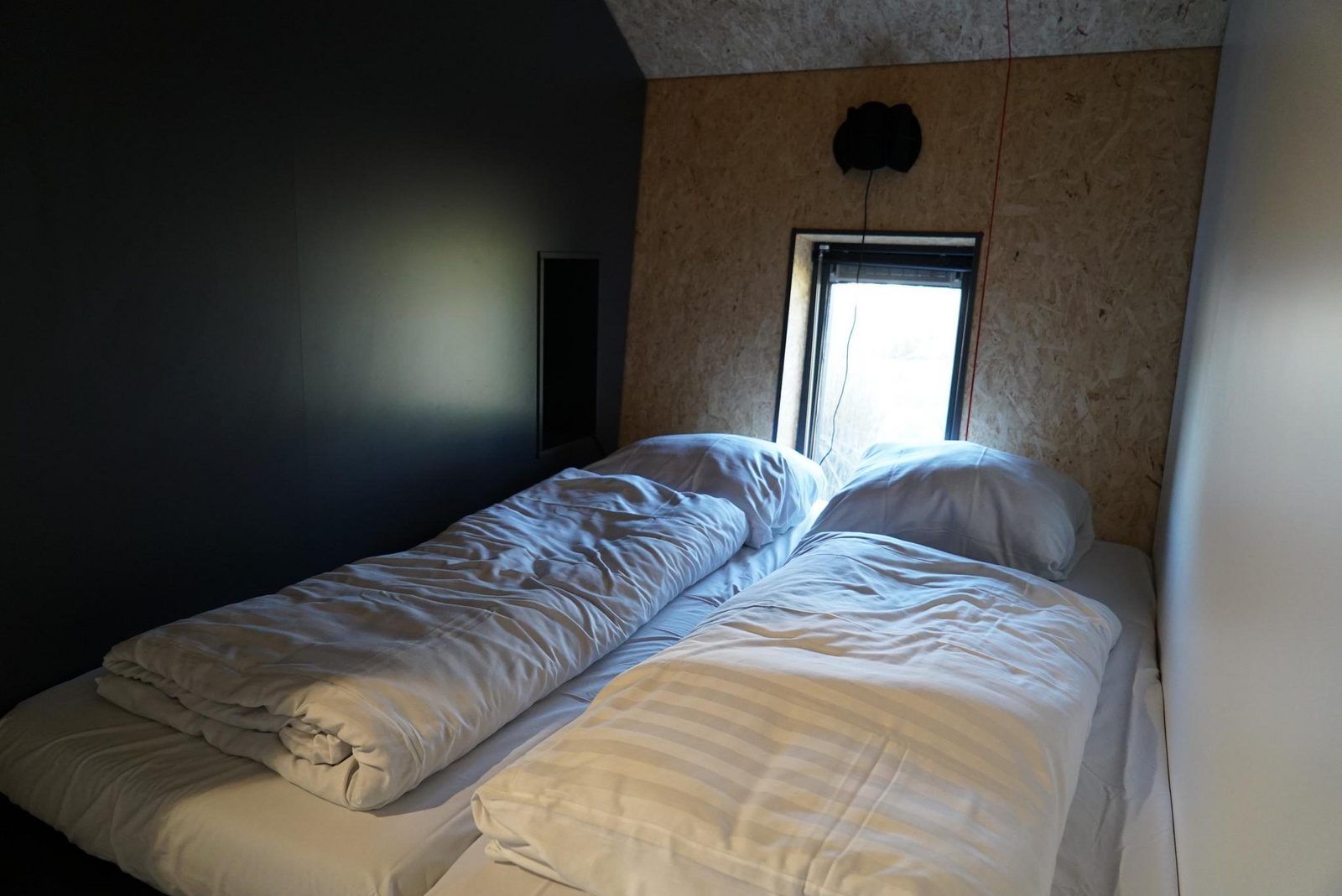 Zweites Schlafzimmer in Solo Retreat, ein Ferienhaus in Almere, Sued-Flevoland, Flevoland mit gemuetlichen Betten.