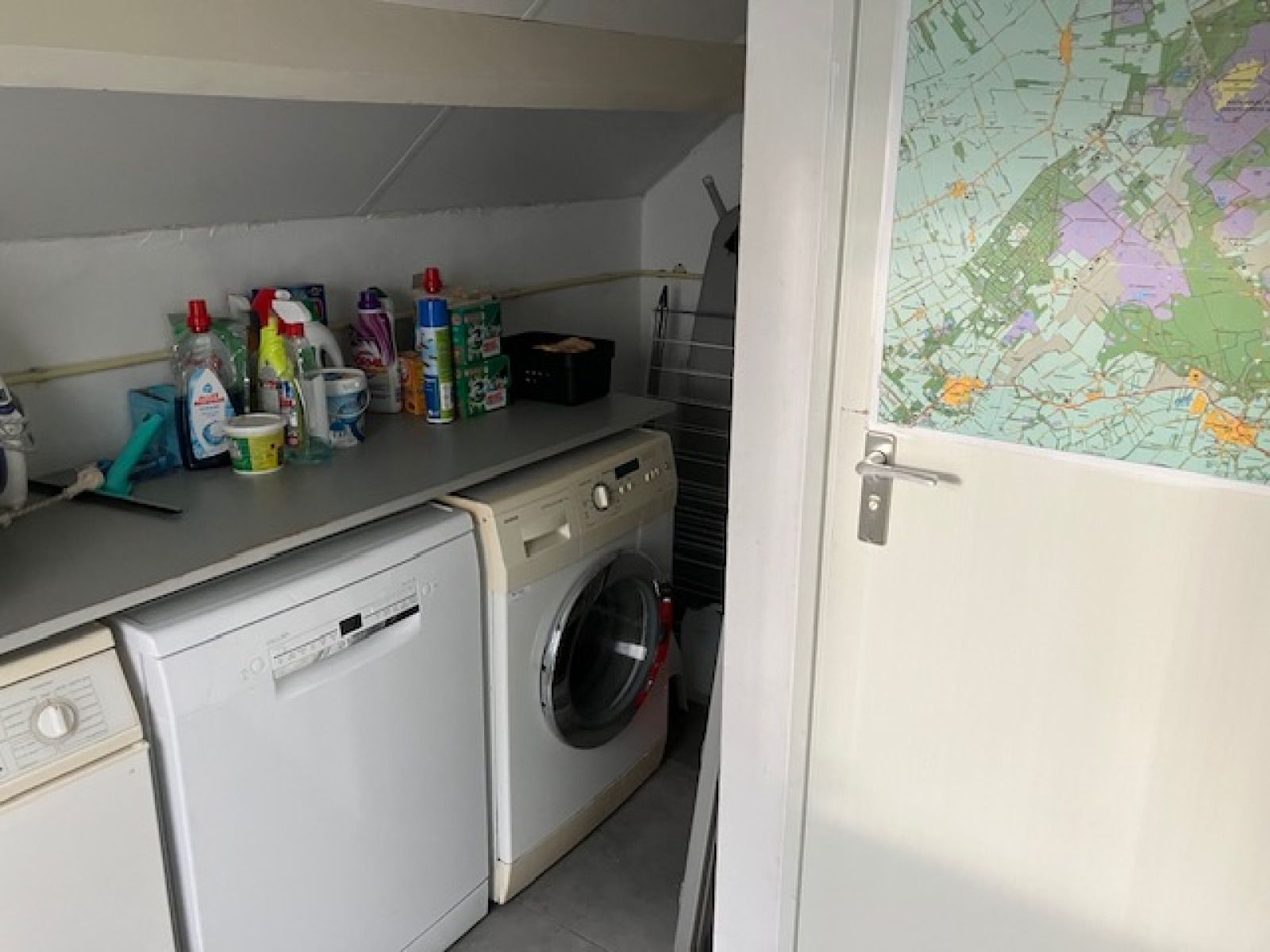 Schlafzimmer mit grossem Fenster im Ferienhaus FR433, Appelscha, Friesische Waelder.