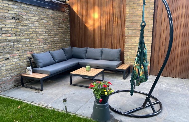 Ferienhaus in Appelscha, mit stilvollem Aussenbereich und gemuetlichem Aufenthaltsraum in den friesischen Waeldern, Friesland.