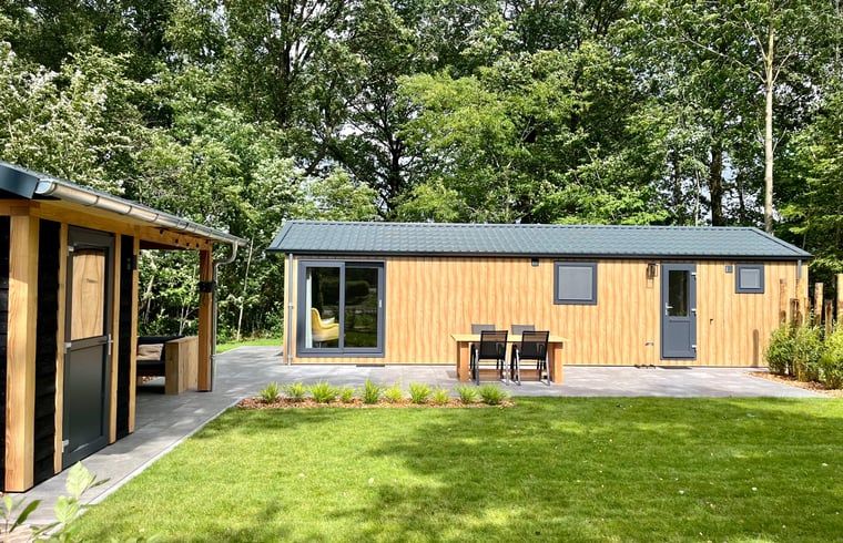 Gemuetliches Ferienhaus in Oosterwolde mit Terrasse, umgeben von Natur, Friesland.