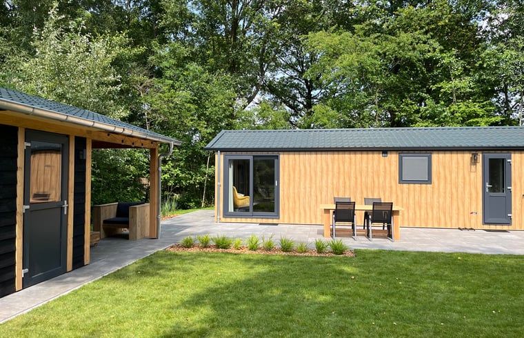 Ferienhaus in Oosterwolde mit Veranda und Blick auf die Natur, Friesland.