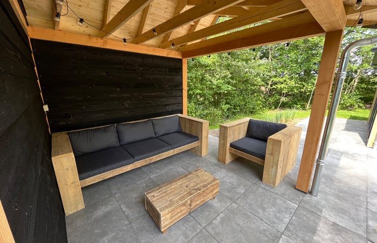 Gemuetliche Sitzecke unterm Dach im Ferienhaus in Oosterwolde, Friesische Waelder.