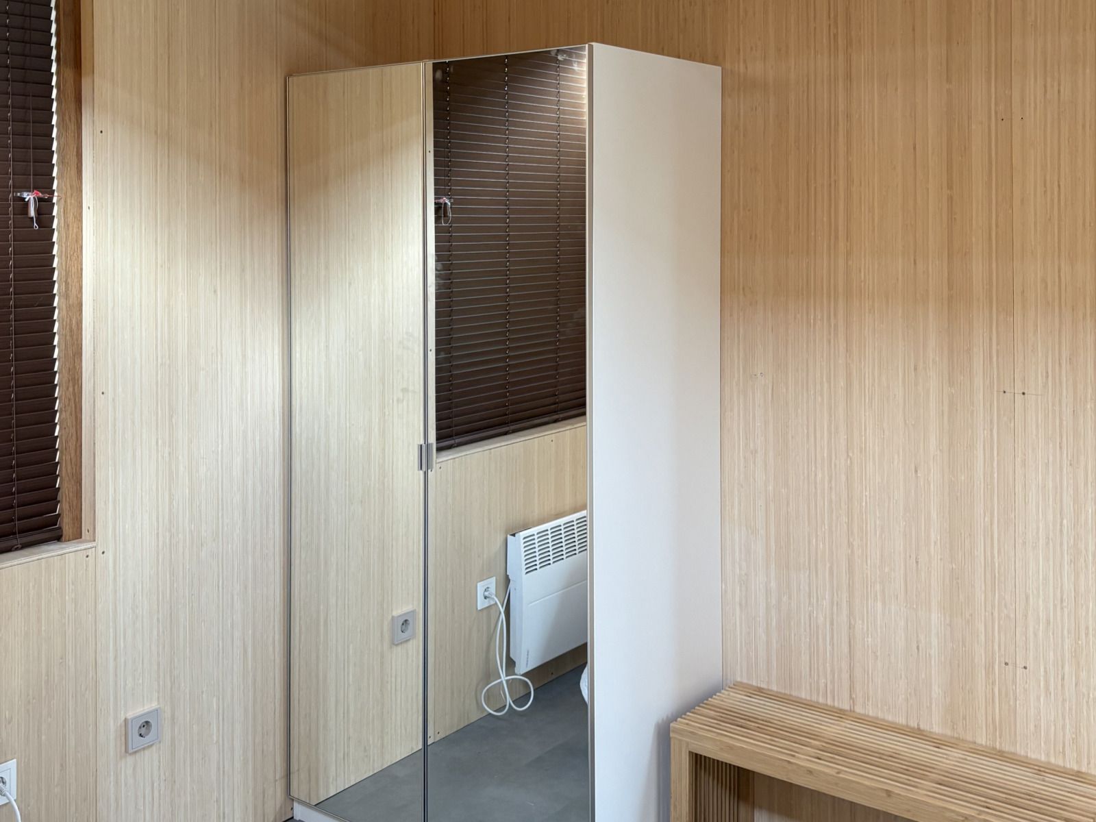 Relax in the comfortable indoor space of vacation home FR527 in Boijl, Friesland, overlooking the serene Frisian forests.