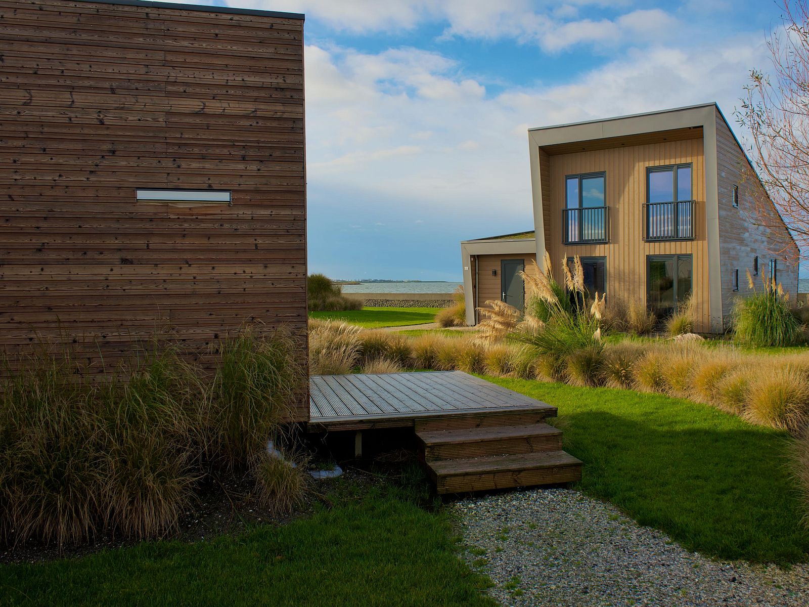 Vrijstaande woning in Hindeloopen, een vakantiehuis in Friesland met moderne architectuur en uitzicht op de Friese elfsteden omgeving.