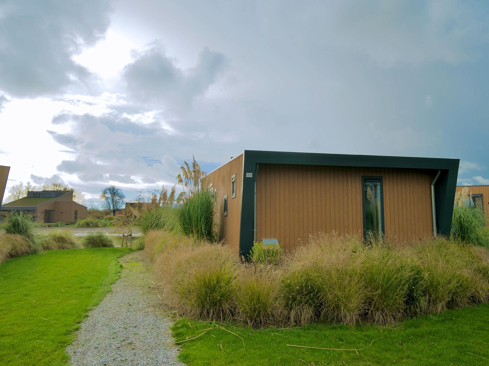 Freistehendes Haus in Hindeloopen, Friesland, umgeben von grner Natur und dem rustikalen Charme der elf friesischen Stdte.