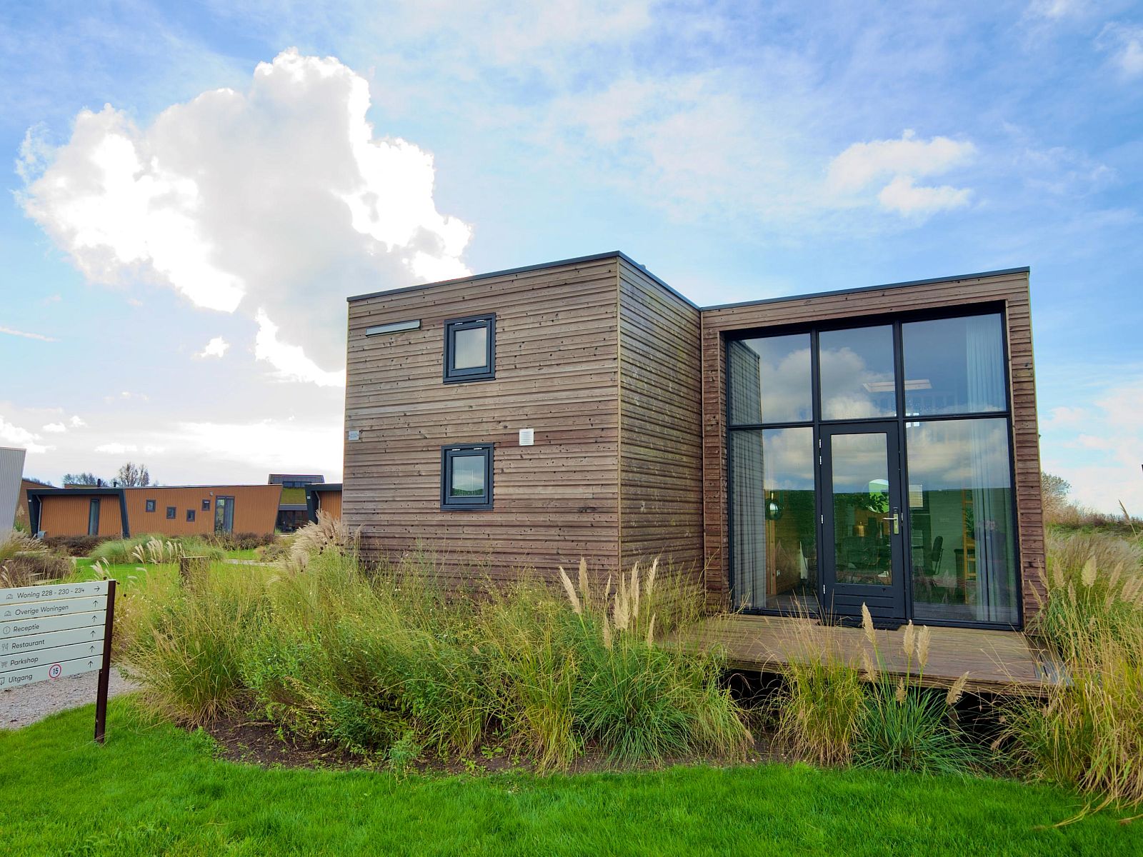 Freistehendes Haus in Hindeloopen, ein modernes Ferienhaus in den elf Stdten Frieslands, umgeben von grner Natur und mit weitem Ausblick.