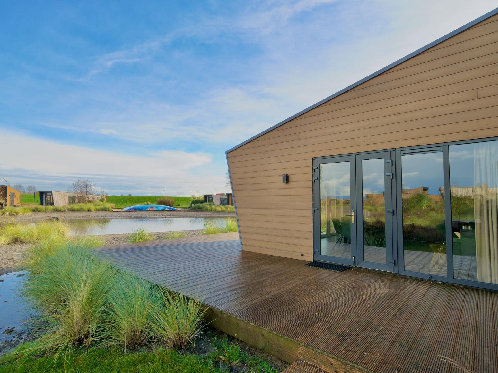 Freistehendes Haus in Hindeloopen mit Terrasse am Wasser, gelegen in den friesischen Elfstdten, Friesland.
