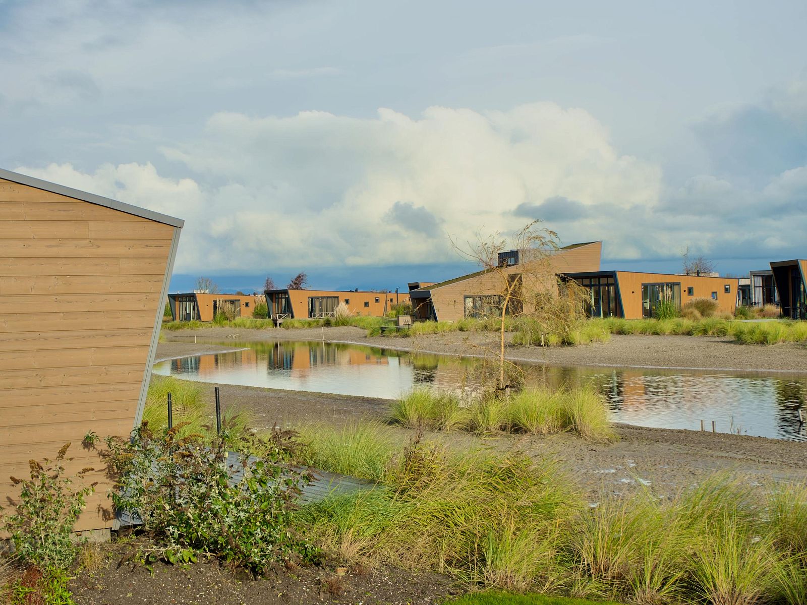 Freistehendes Haus in Hindeloopen, ein Ferienhaus in Friesland mit Blick auf das Wasser und moderner Architektur in den elf Stdten Frieslands.